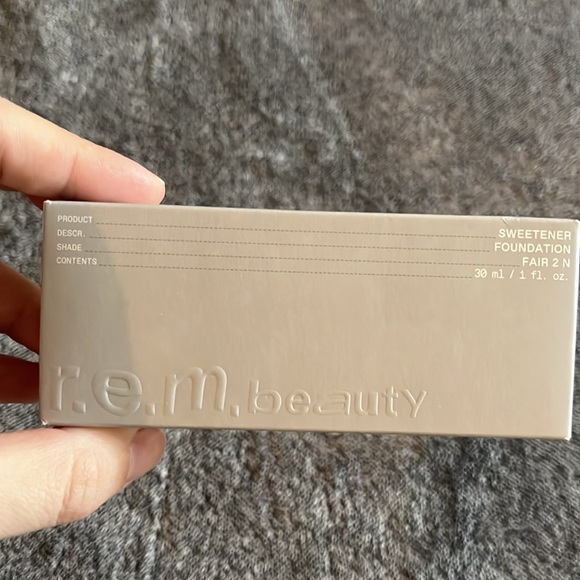 r.e.m. beauty sweetener foundation shade- Fair 2N - Picture 7 of 12